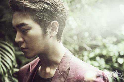 韩国影星朱元时尚帅气写真