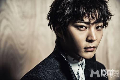 韩国影星朱元时尚帅气写真
