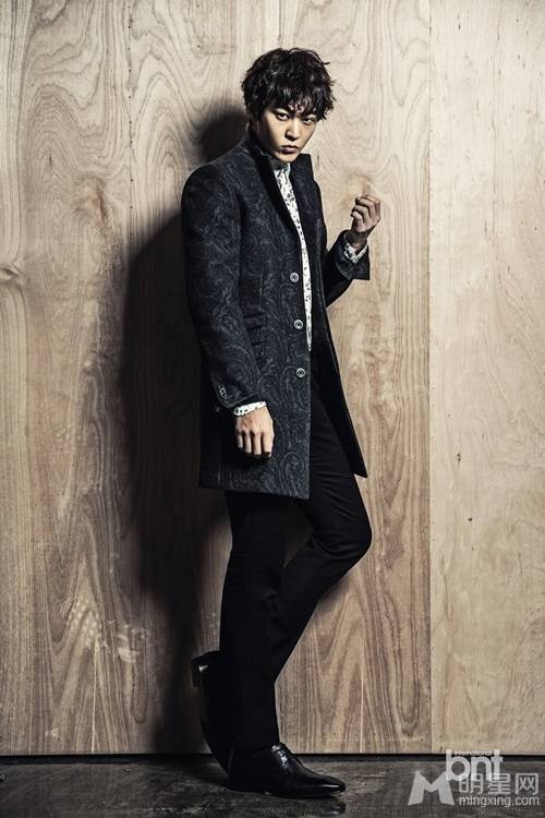 韩国影星朱元时尚帅气写真