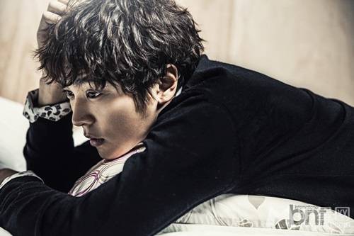 韩国影星朱元时尚帅气写真