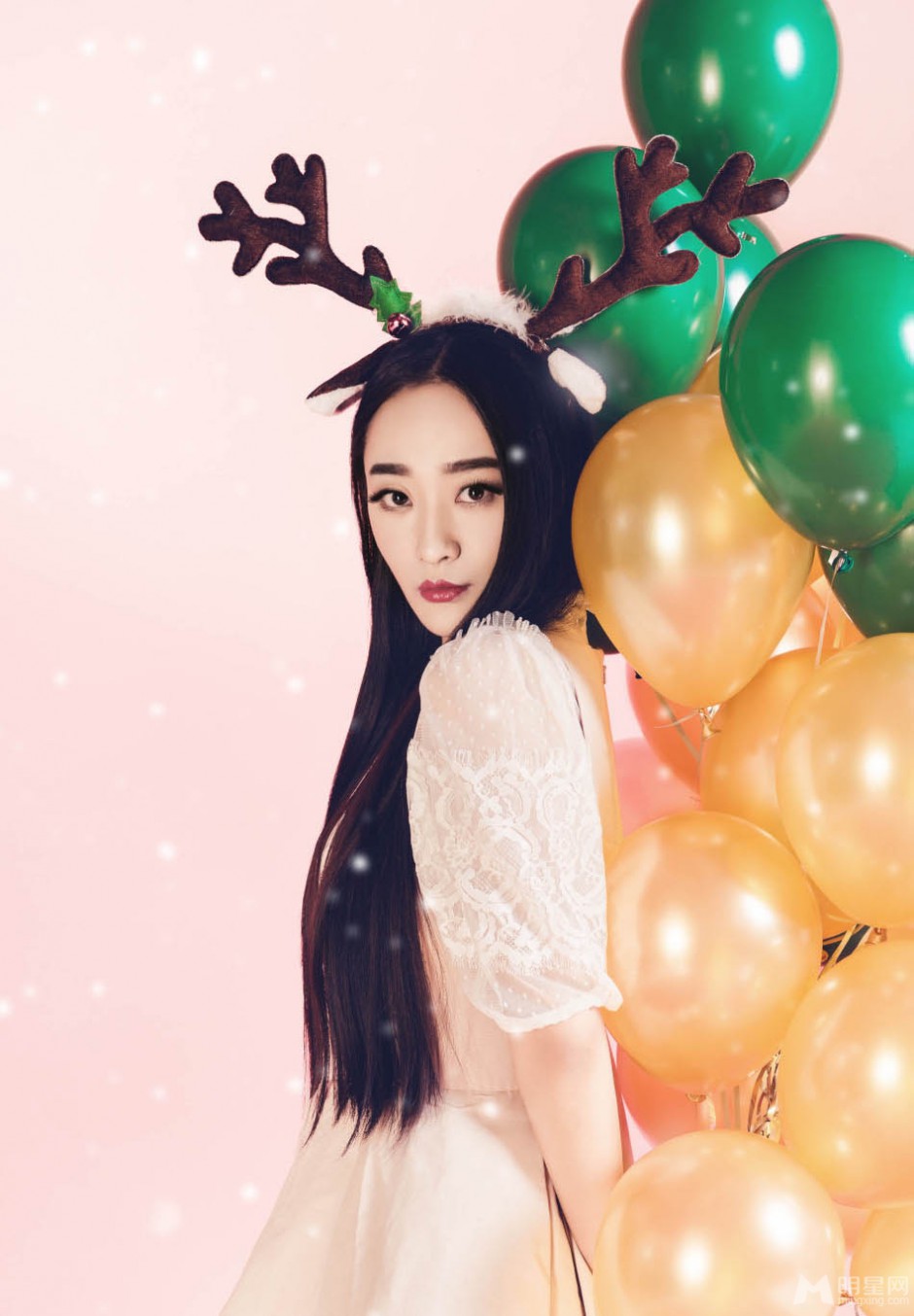 醉城伤歌手严艺丹圣诞写真大片