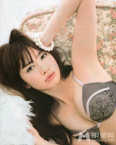 日本泳装美女小岛阳菜性感写真