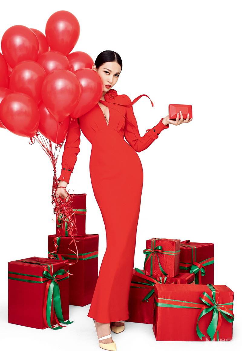 绝地逃亡女演员张蓝心圣诞写真