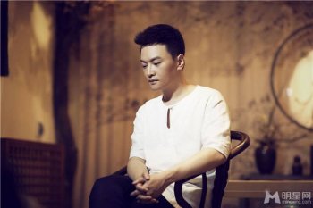 歌手汤非型男写真大片