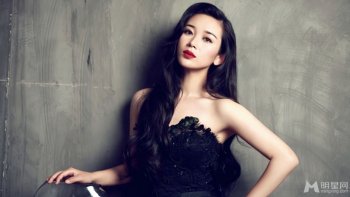 女演员章雯淇时尚性感写真