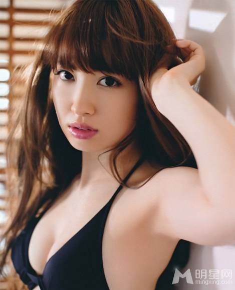 日本泳装美女小岛阳菜性感写真