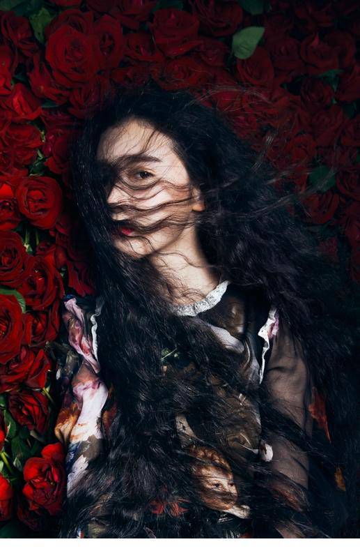 张辛苑复古妆容冷艳写真图片