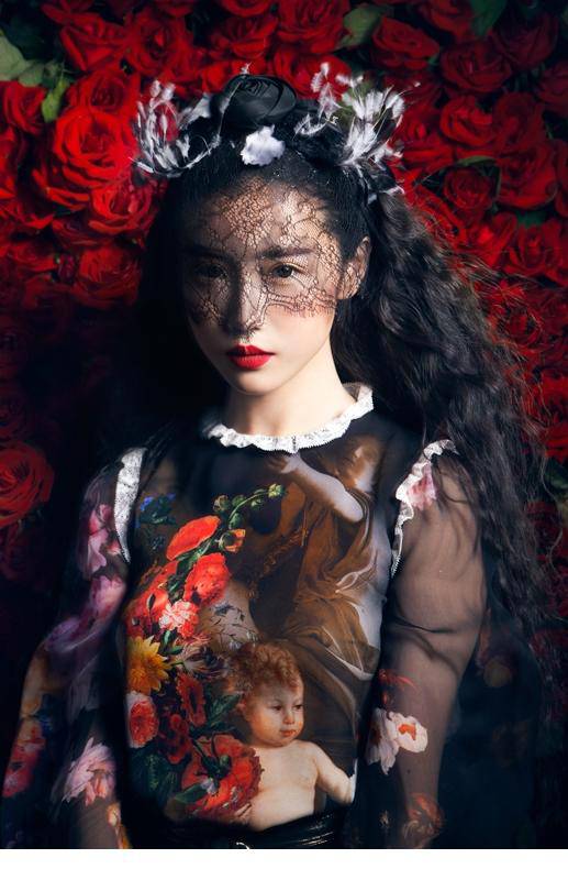 张辛苑复古妆容冷艳写真图片