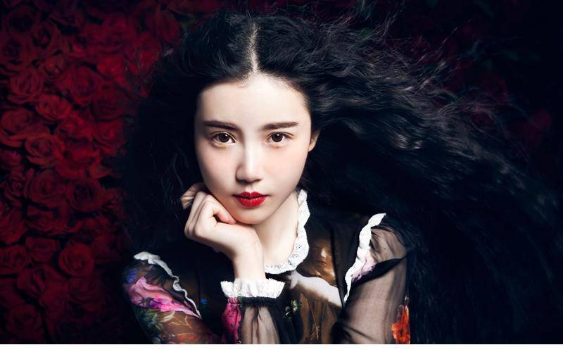 张辛苑复古妆容冷艳写真图片
