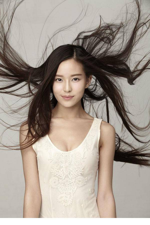 深大甜蜜校花温心飞舞秀发写真照