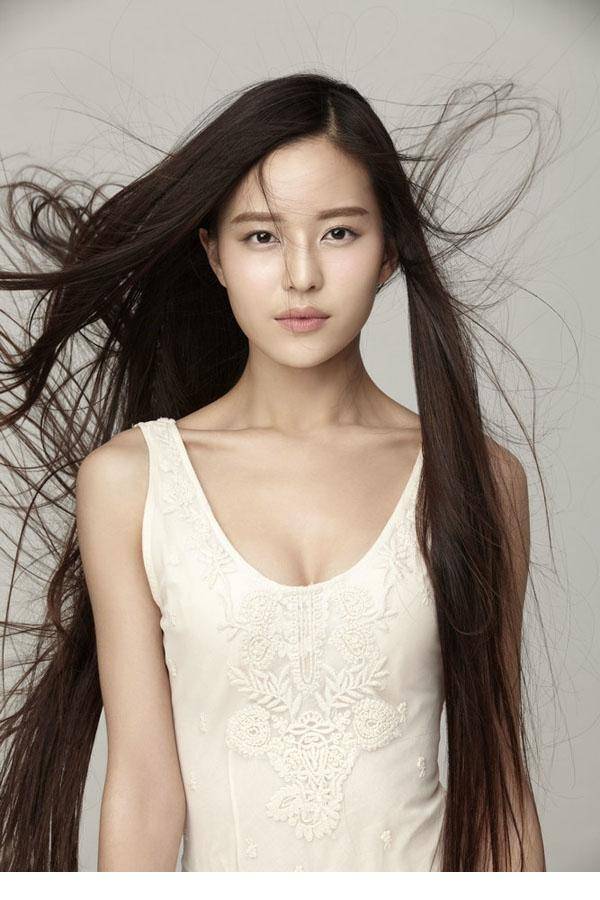 深大甜蜜校花温心飞舞秀发写真照