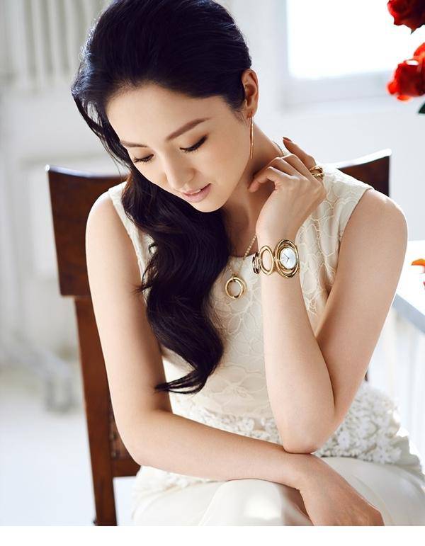 女演员董璇时尚娇媚图片欣赏