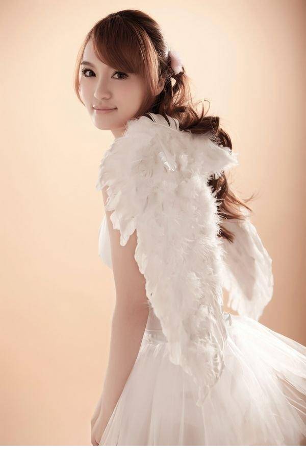 清纯氧气美女赵晨妍纯白纱裙写真