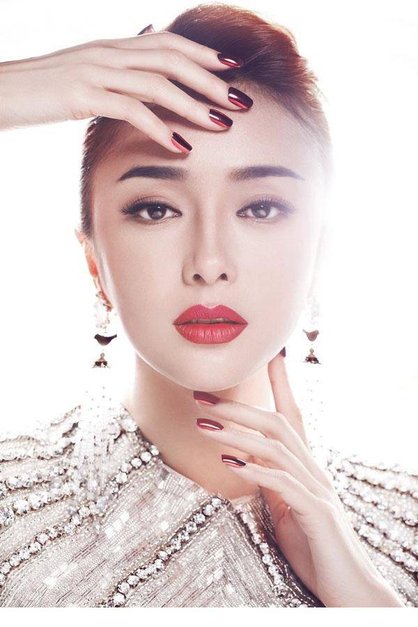 青年演员秦岚展现熟女魅力图片