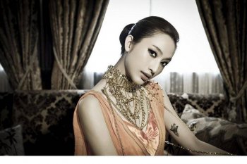 性感冷艳美女张俪高贵奢华写真图片