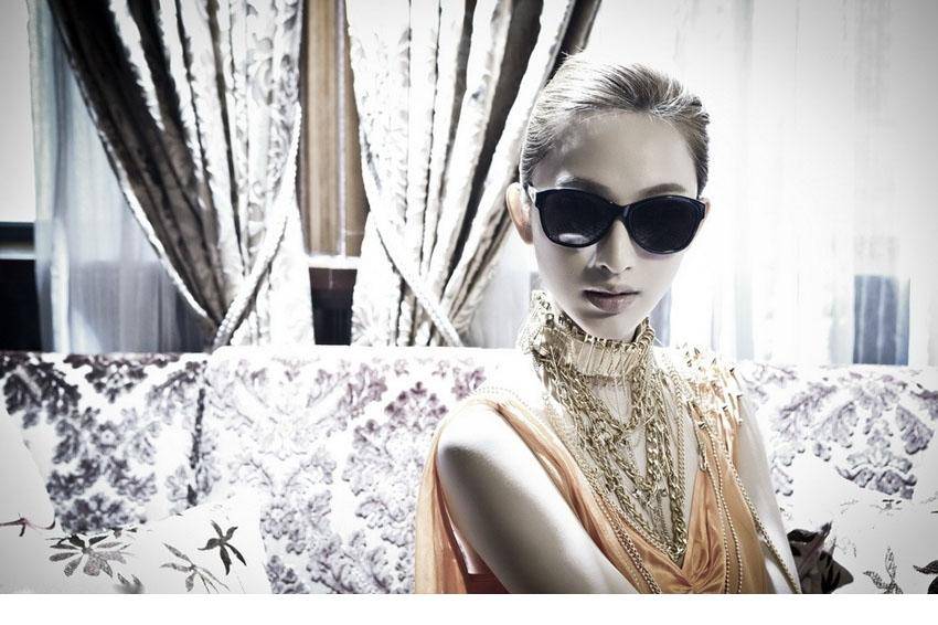 性感冷艳美女张俪高贵奢华写真图片