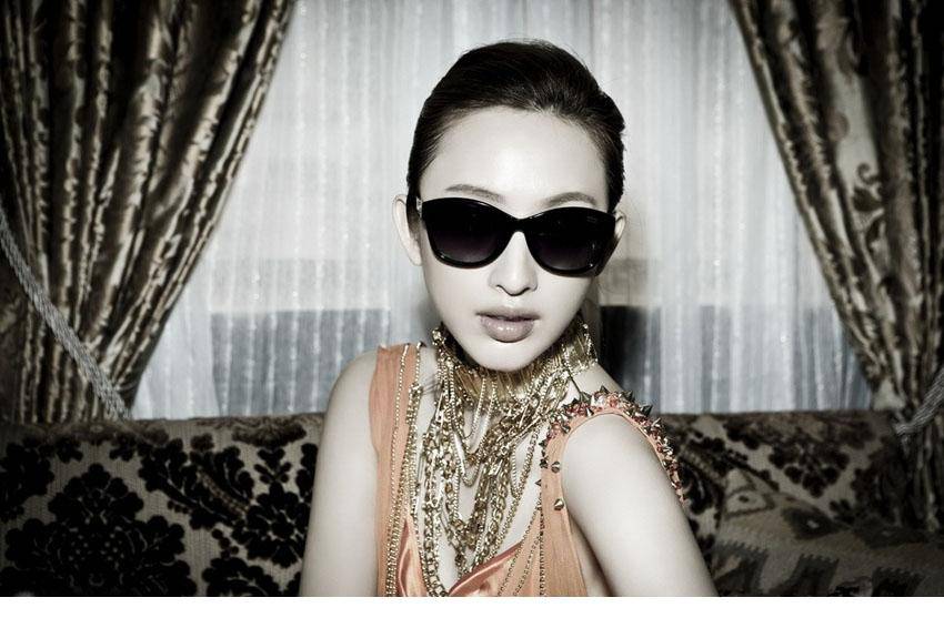 性感冷艳美女张俪高贵奢华写真图片