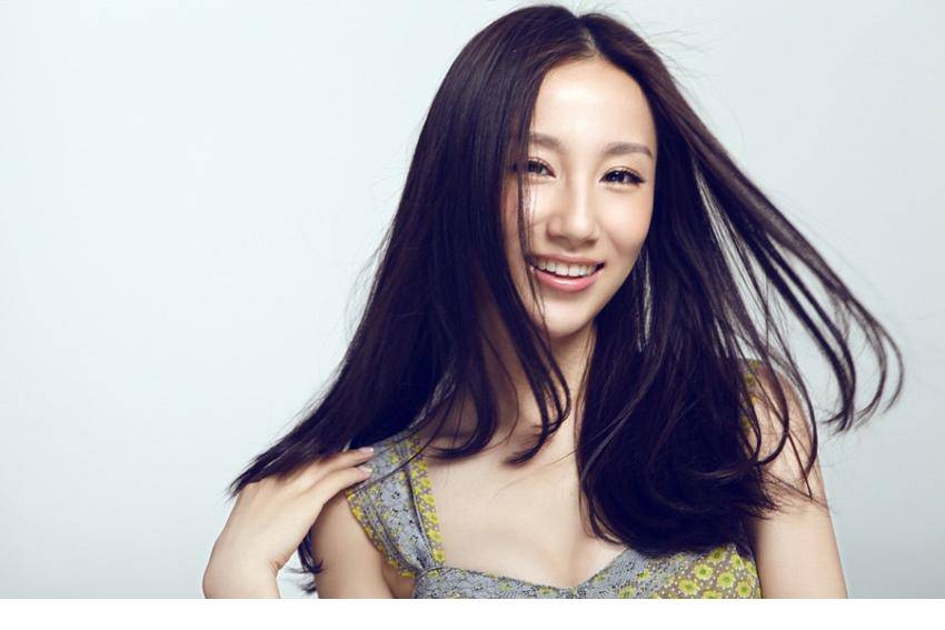 内地女演员高洋知性气质写真