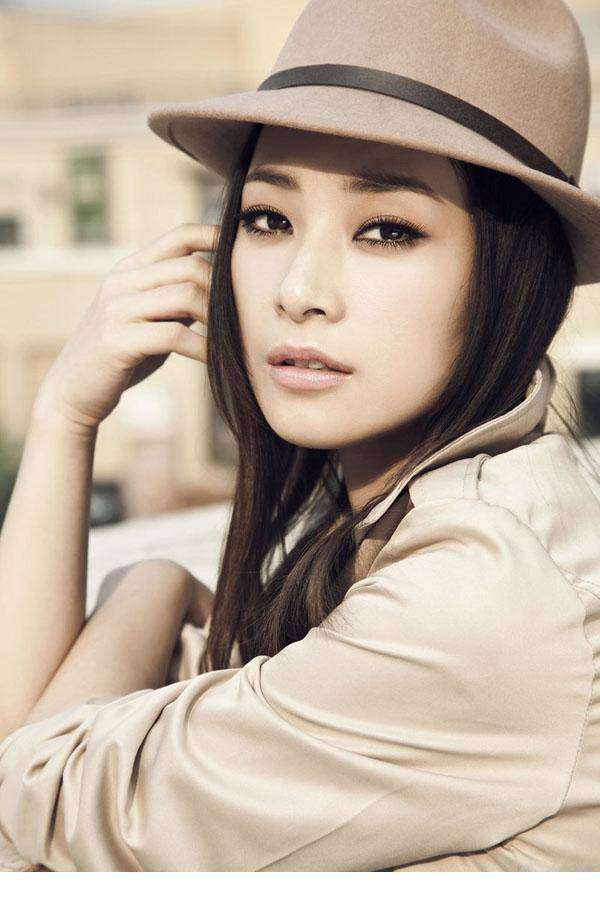 明星汤晓菲的秋天时尚街拍写真