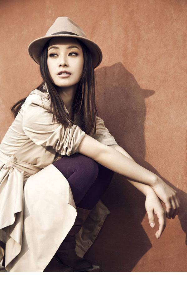 明星汤晓菲的秋天时尚街拍写真