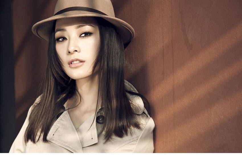 明星汤晓菲的秋天时尚街拍写真