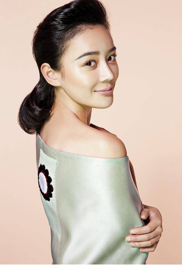 袁姗姗小露香肩性感美照来袭