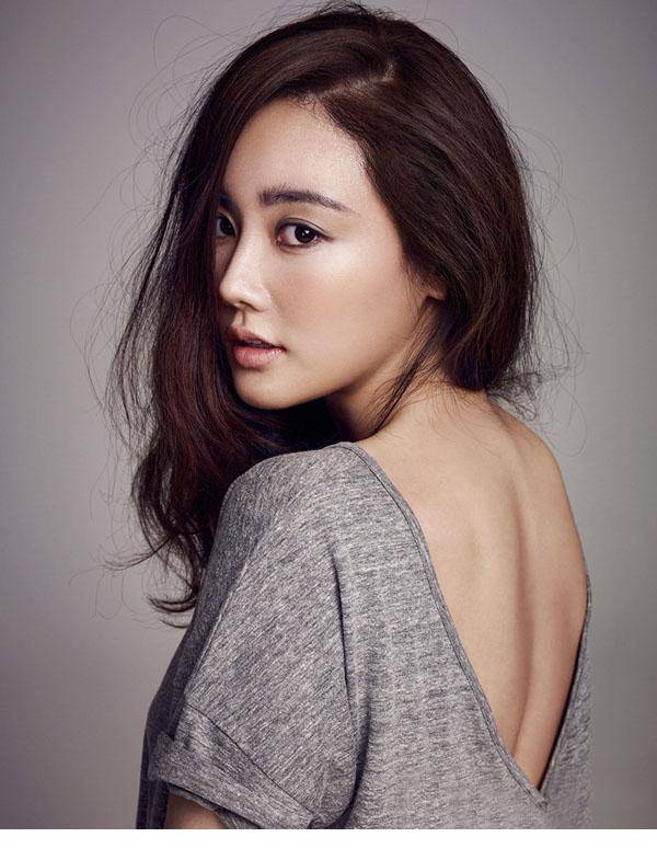 韩国人气明星黄雨瑟惠中性写真