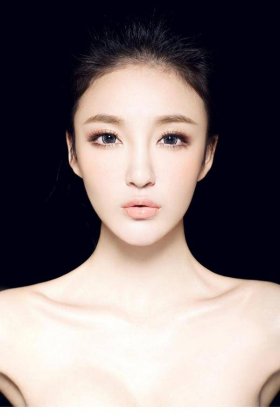 中国女明星刘雨欣白皙肌肤高清写真