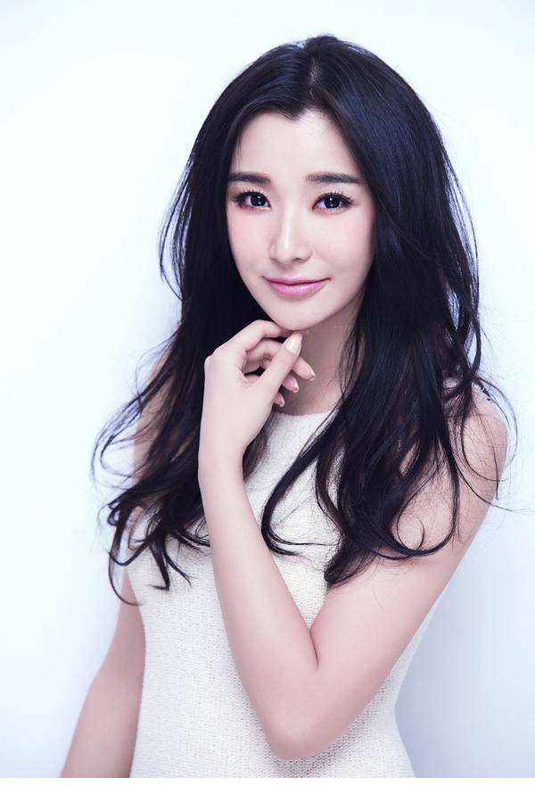 内地清纯女星冯婧纯情迷人写真