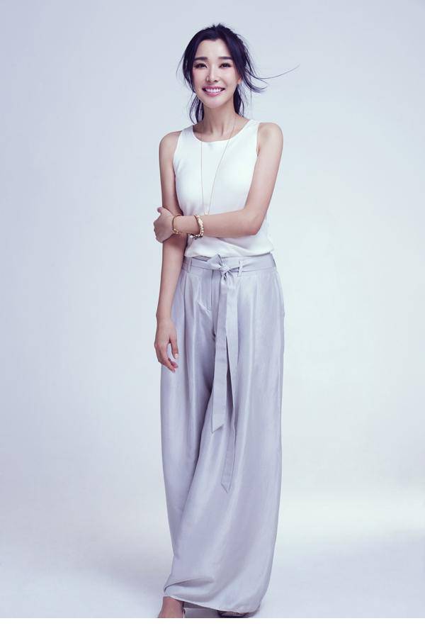 内地清纯女星冯婧纯情迷人写真