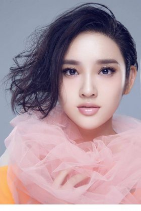 唐艺昕粉嫩迷人写真图片