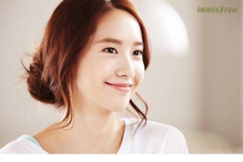 韩国女明星林允儿清纯邻家写真图片