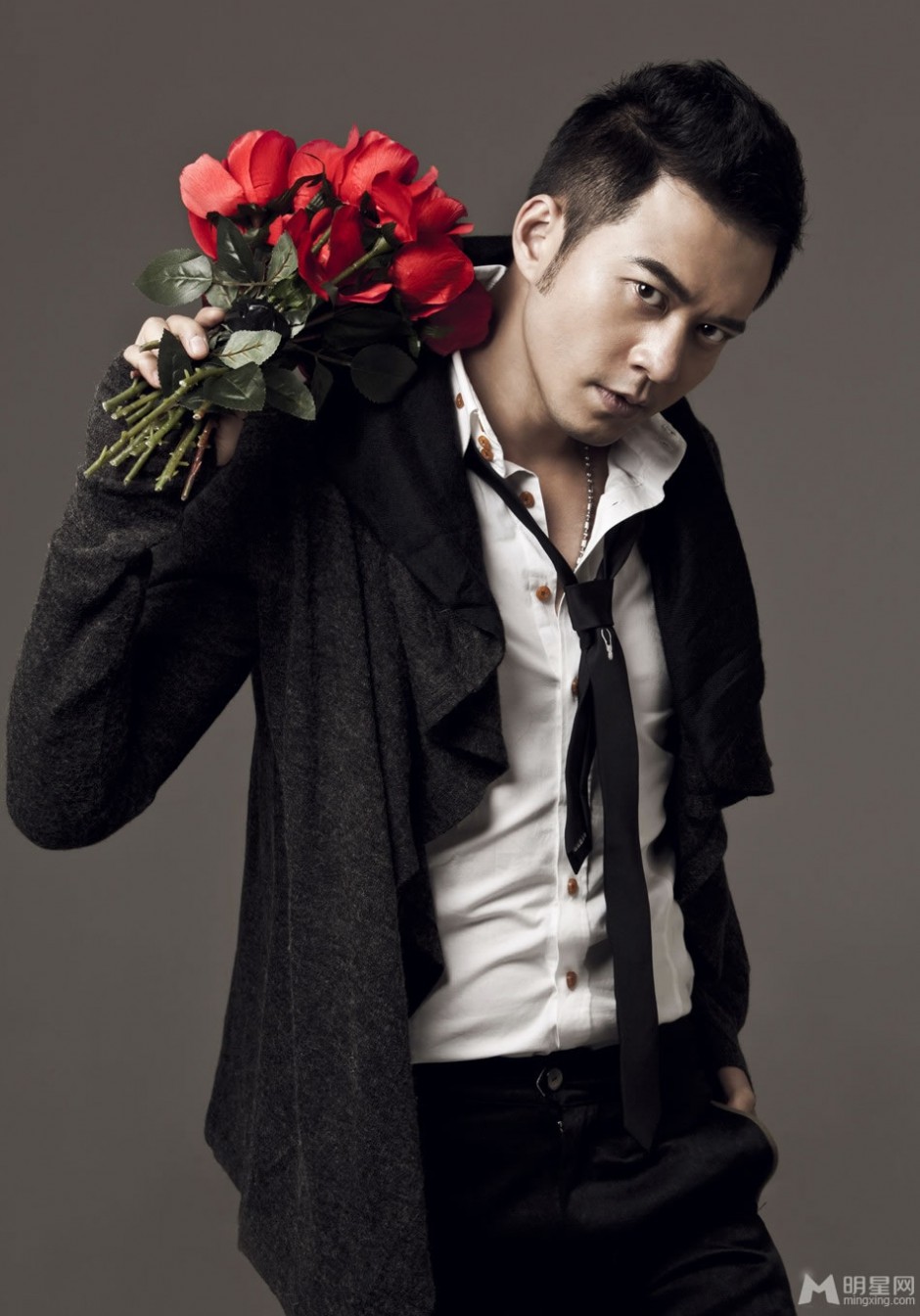 中国帅哥明星杨奇鸣拍情人节写真