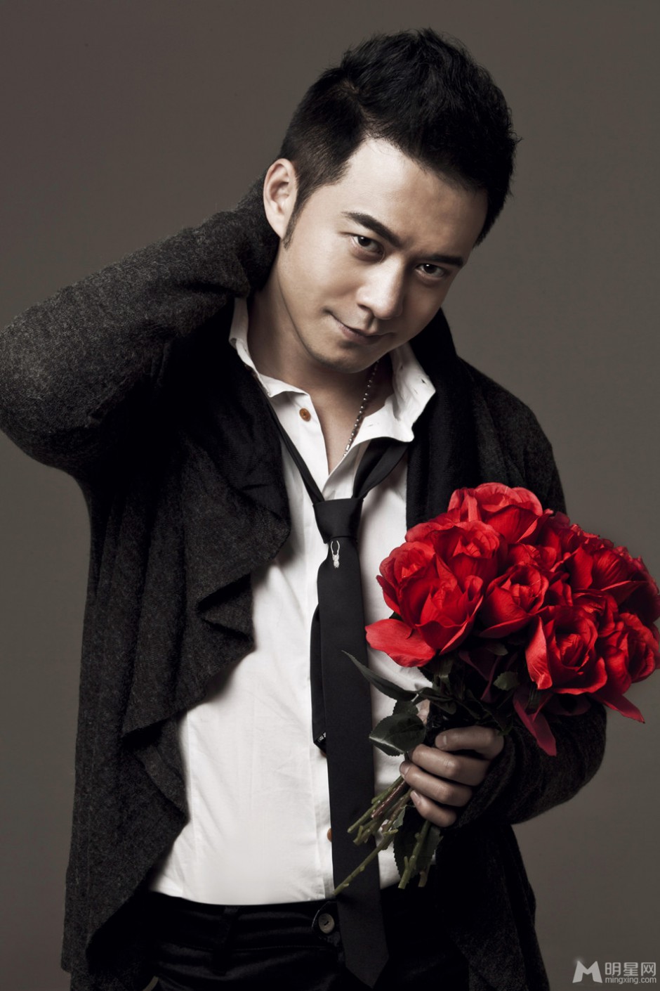 中国帅哥明星杨奇鸣拍情人节写真