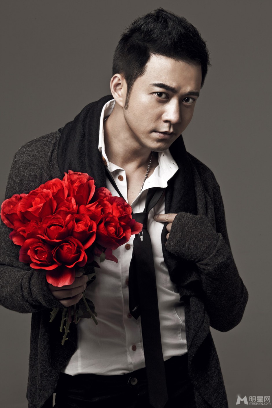 中国帅哥明星杨奇鸣拍情人节写真