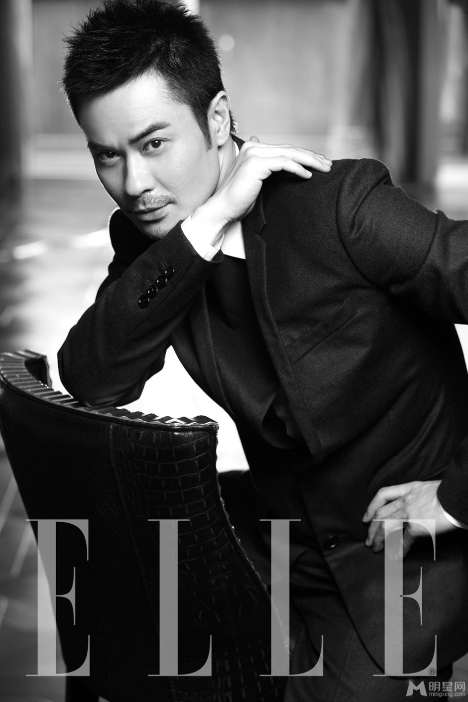 香港男星郑嘉颖杂志写真照片尽显熟男魅力