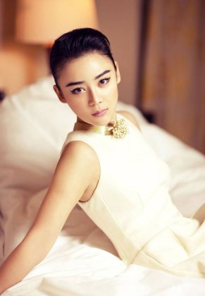 内地人气女星袁姗姗冷艳复古写真