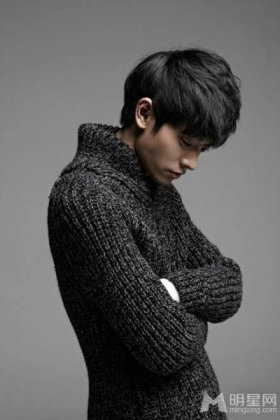 韩国帅气男明星郑俊英冬装写真图片