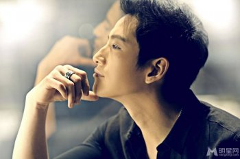 中国时尚男星张峻宁俊美写真照