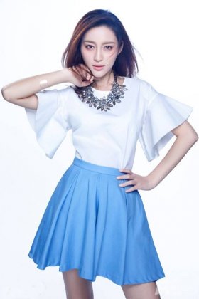 甘婷婷清新装扮秒变清纯邻家少女