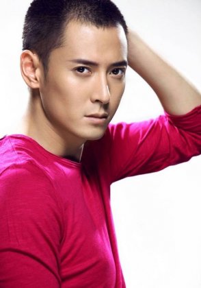 韩栋初秋红衣帅气写真图片