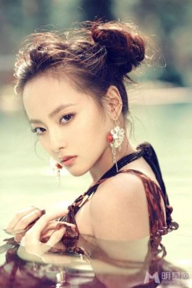 明星张嘉倪海边度假性感照片