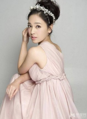 美女明星王奕瑾穿长裙拍写真图片