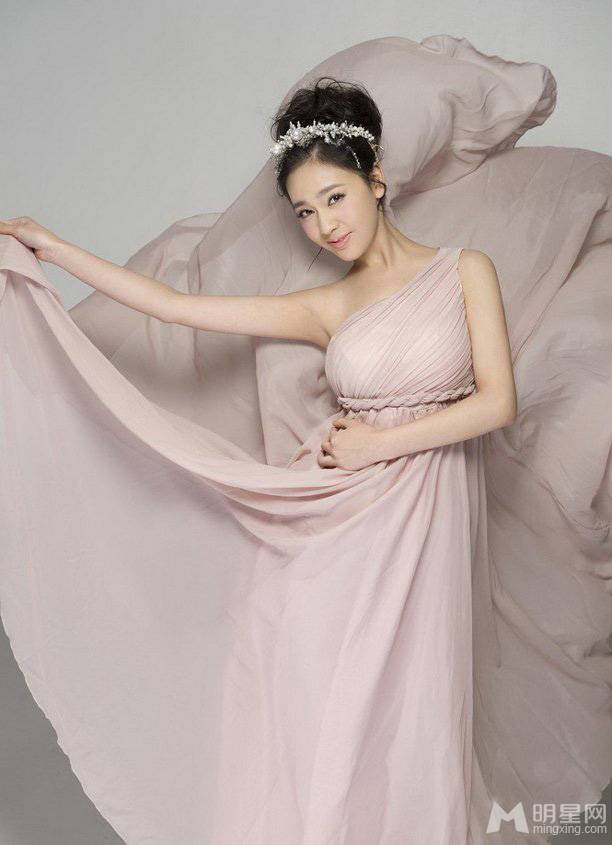 美女明星王奕瑾穿长裙拍写真图片