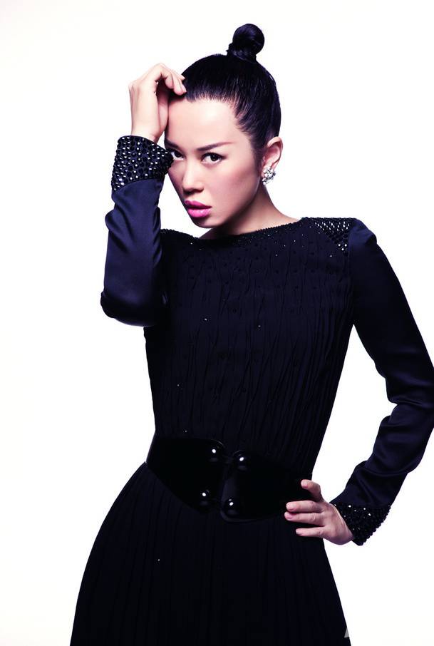 演员余男时尚性感个人写真