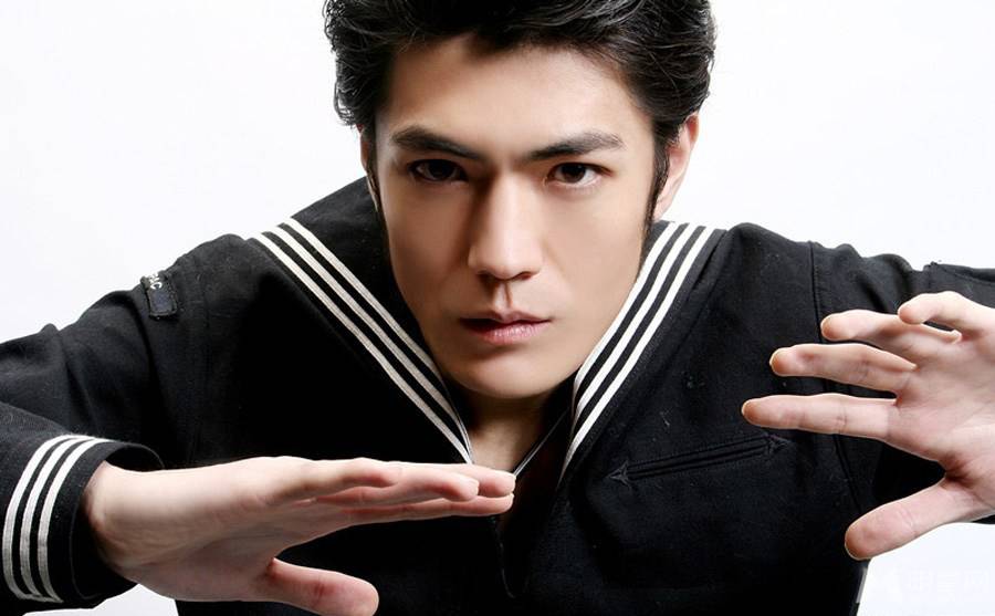 男明星季晨最新帅气写真