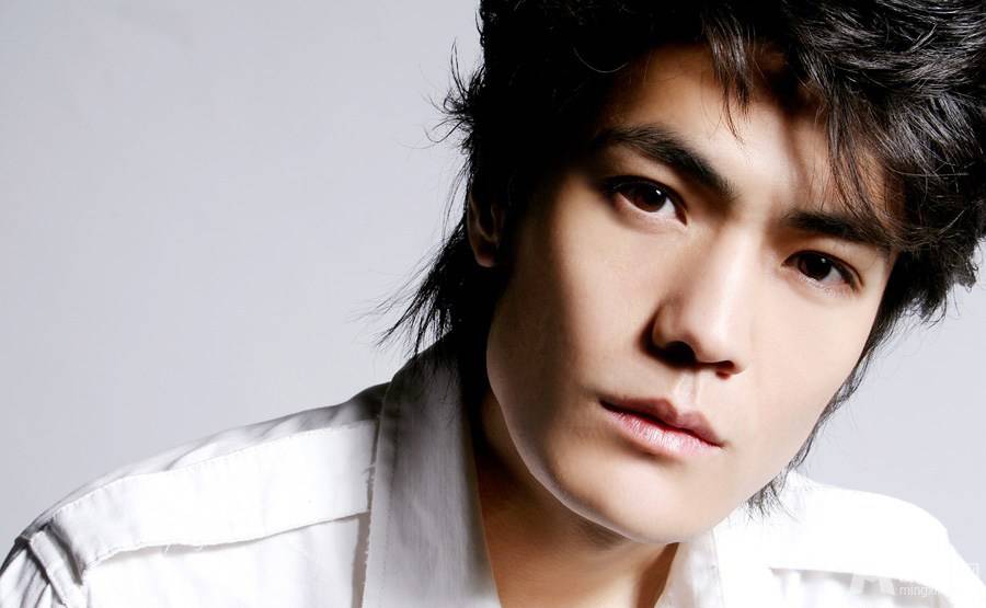 男明星季晨最新帅气写真