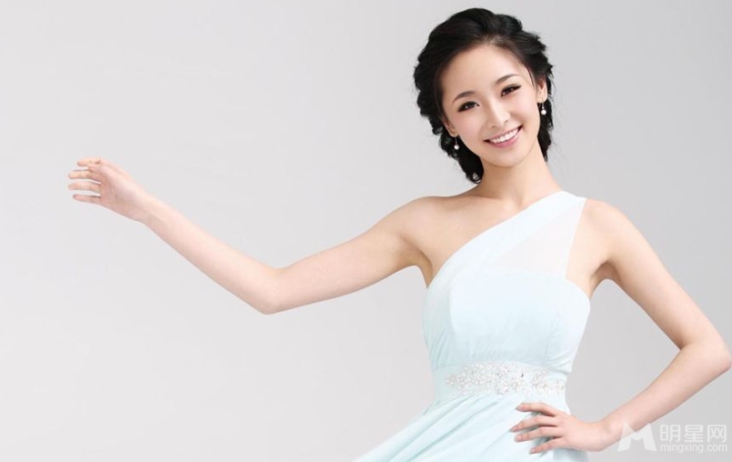 演员李曼优雅知性个人写真