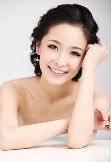 演员李曼优雅知性个人写真