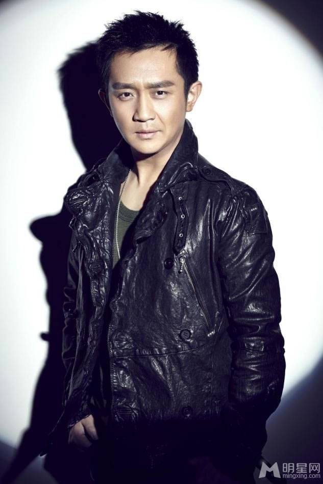 青年演员高天冷峻写真大片